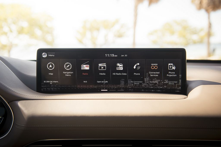 Nếu không xét tới các cấp trang bị, một trong những đối thủ với nhiều tiện ích nhất trong phân khúc chính là đối thủ Mercedes-Benz GLE 350, sử dụng động cơ 4 xi-lanh 255 mã lực, kèm mức giá bán 54.250 USD (1,26 tỷ đồng) cho phiên bản RWD và 56.750 USD (1,31 tỷ đồng) cho biến thể AWD – những con số cao hơn nếu so với GV80.