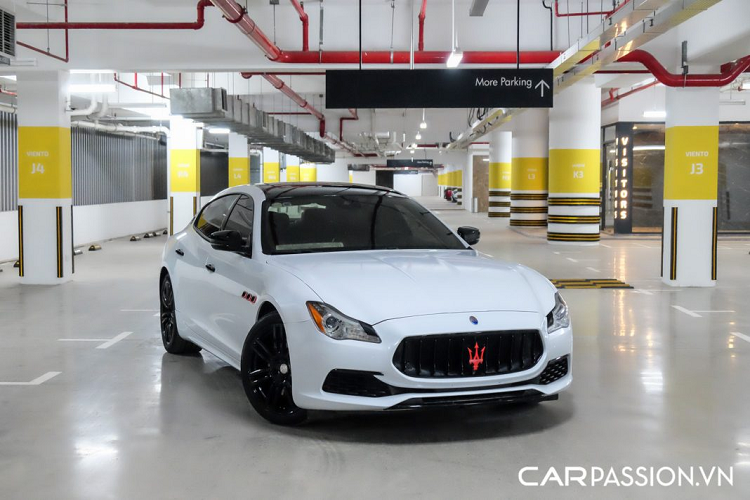 Maserati Quattroporte GranLusso được trang bị khối động cơ V6 góc nghiêng 60 độ, có dung tích 3.0 lít, sản sinh công suất tối đa 350 mã lực tại vòng tua 5.000 vòng/phút và mô men xoắn cực đại đạt mức 500 Nm tại dải vòng tua từ 1.750-5.000 vòng/phút, đi cùng với đó là hộp số tự động ZF 8 cấp. Mức giá xe Maserati Quattroporte GranLusso chính hãng tại Việt Nam hiện khoảng hơn 8 tỷ đồng.