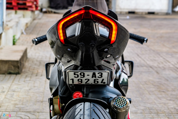 Tuy nhiên, một biker tại TP.HCM vừa hoàn thành bản độ Panigale V4 với giá trị vượt qua mốc 800 triệu đồng.