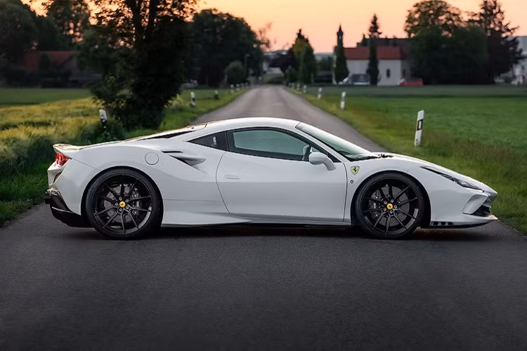 Novitec cũng nâng cấp hệ thống treo mới cho phép hạ thấp 35 mm khoảng sáng gầm. Với trọng tâm thấp hơn, tính ổn định khi vận hành ở tốc độ cao của bản độ Ferrari F8 Tributo hứa hẹn được cải thiện tốt hơn.