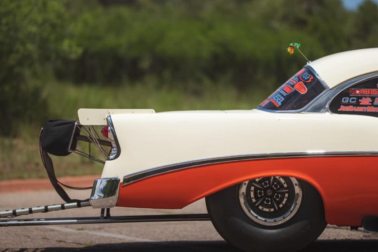 Trong video của AutoFocus, Barry nói rằng Creamsicle tiêu thụ khoảng 19,6 lít/100 km khi chạy đều trên cao tốc và kéo một toa moóc phía sau. Do vậy, chiếc Chevrolet 1956 này không chỉ là một xe đua drag đáng gờm, mà còn có thể đảm nhiệm vai trò xe lái mỗi ngày nữa.