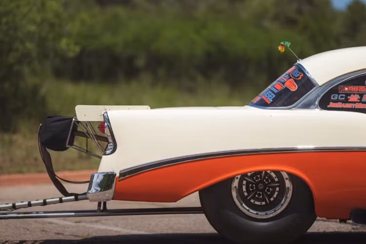 Trong video của AutoFocus, Barry nói rằng Creamsicle tiêu thụ khoảng 19,6 lít/100 km khi chạy đều trên cao tốc và kéo một toa moóc phía sau. Do vậy, chiếc Chevrolet 1956 này không chỉ là một xe đua drag đáng gờm, mà còn có thể đảm nhiệm vai trò xe lái mỗi ngày nữa.