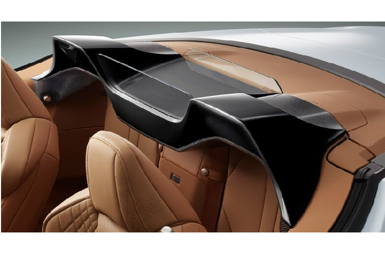 TRD còn cung cấp một tùy chọn cánh gió sau khác lớn hơn, với vật liệu nhựa gia cố bằng sợi carbon đặt ở vị trí cao hơn cánh gió kể trên, trông như thể một sản phẩm của các hãng độ nổi tiếng.