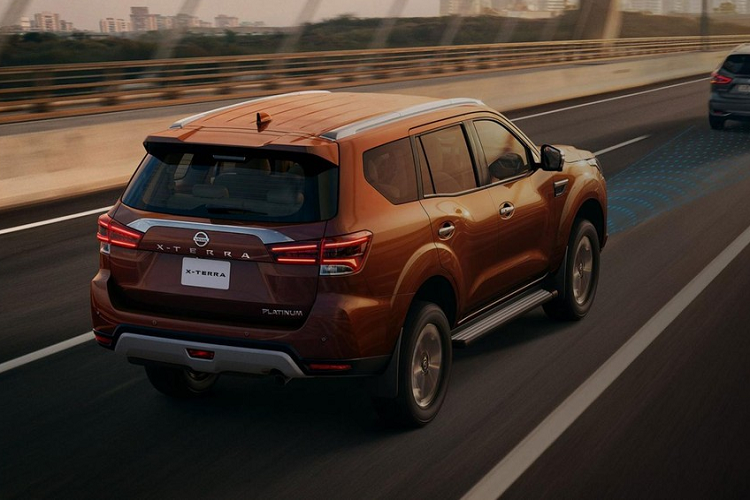 Cuối cùng là gói an toàn Intelligent Mobility, bao gồm phanh khẩn cấp tự động, cảnh báo chuyển làn đường, phát hiện điểm mù, cảnh báo phương tiện cắt ngang khi lùi và camera 360 độ với tính năng phát hiện vật thể di động.