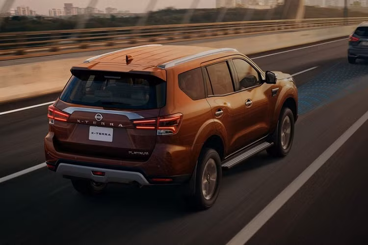 Cuối cùng là gói an toàn Intelligent Mobility, bao gồm phanh khẩn cấp tự động, cảnh báo chuyển làn đường, phát hiện điểm mù, cảnh báo phương tiện cắt ngang khi lùi và camera 360 độ với tính năng phát hiện vật thể di động.