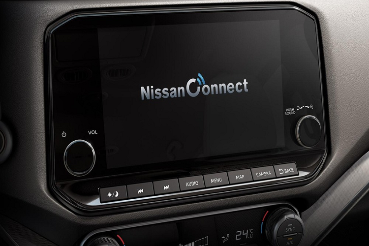 Bước vào bên trong Nissan X-Terra 2021, người lái sẽ thấy nhiều sự thay đổi so với Terra cũ hơn. Trong đó, mặt táp-lô được thiết kế hoàn toàn mới, lấy cảm hứng từ những mẫu ô tô du lịch của thương hiệu Nissan như Leaf, Micra và Almera. Mặt táp-lô được thiết kế nằm ngang và đi kèm những nút bấm cao cấp hơn, lấy từ người anh em Nissan Navara 2021.