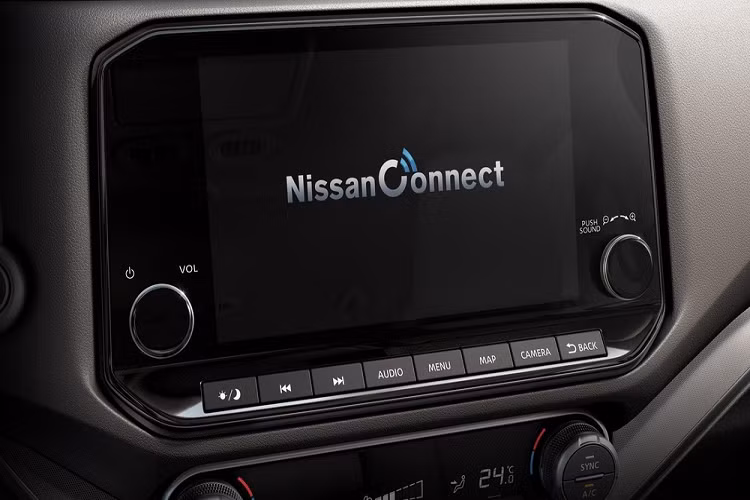 Bước vào bên trong Nissan X-Terra 2021, người lái sẽ thấy nhiều sự thay đổi so với Terra cũ hơn. Trong đó, mặt táp-lô được thiết kế hoàn toàn mới, lấy cảm hứng từ những mẫu ô tô du lịch của thương hiệu Nissan như Leaf, Micra và Almera. Mặt táp-lô được thiết kế nằm ngang và đi kèm những nút bấm cao cấp hơn, lấy từ người anh em Nissan Navara 2021.