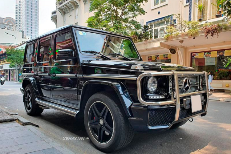 Mẫu xe SUV Mercedes-AMG G65 là biến thể mạnh và cao cấp nhất trong gia đình G-Class của Mercedes-Benz. Tại thời điểm mới ra mắt thị trường Việt Nam, phiên bản mạnh nhất, nó được xem là mẫu xe SUV hạng sang mạnh và đắt nhất của dòng G-Class đình đám.