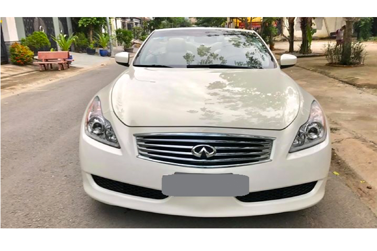 Thoạt nhìn, Infiniti G37 2008 mui trần mang phong cách thiết kế với nhiều đường nét mềm mại với nhiều điểm tương đồng với biến thể Coupe (G37 Coupe). Thậm chí nó còn hấp dẫn và quyến rũ hơn.