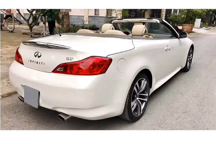 Điểm khá hay ở động cơ VQ37 này là được hãng Nissan sử dụng công nghệ điều chỉnh đóng/mở van trực tiếp – VVEL điều khiển dòng khí nạp tại van nạp giúp tăng cường công suất động cơ, đồng thời nâng cao hiệu quả sử dụng nhiên liệu.