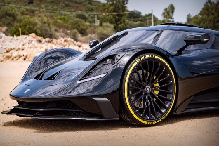 Dự án mới nhất của Ares Design được gọi là Ares S Project, một siêu xe bóng bẩy với thân vỏ làm riêng dựa trên khung gầm nhôm từ C8 Corvette. Nó cũng tận dụng luôn động cơ V8 dung tích 6.2 lít của Corvette, nhưng được độ lại để sản sinh 705 mã lực tại tua máy 6.450 vòng/phút, và 969 Nm mô-men xoắn cực đại tại tua máy 5.150 vòng/phút, và có thể đạt tua máy tốc đa 9.000 vòng/phút. Phối hợp với động cơ độ là một hộp số ly hợp kép 8 cấp cũng của C8 Corvette.