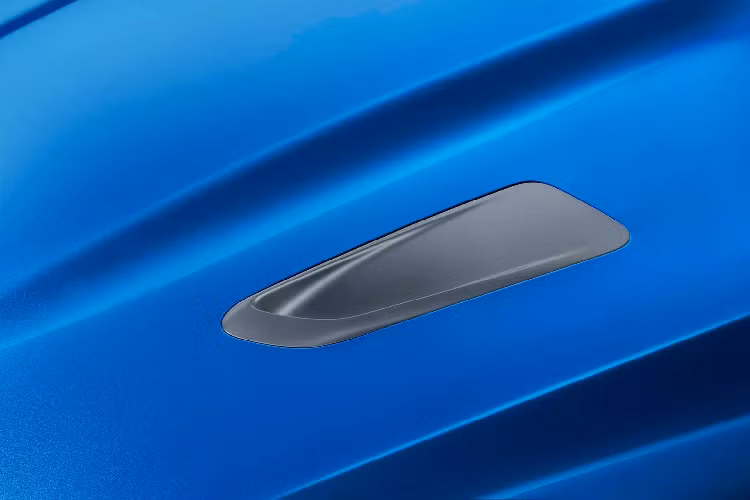 Phiên bản SVR cho năm 2021 cũng trang bị cản trước và sau xe được tinh chỉnh. Kết hợp với nhau, hệ thống này giúp giảm lực nâng xe 35% và giảm hệ số cản của xe từ 0,37 Cd xuống 0,36 Cd.