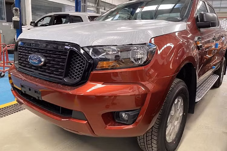 Trong 10/2020 vừa qua, Ford Ranger vẫn tiếp tục là mẫu bán tải ăn khách nhất trên thị trường với doanh số bán ra 1.583 xe, xếp trên Toyota Hilux với doanh số 382 xe, Mitsubishi Triton (152 xe), Mazda BT-50 (112 xe).