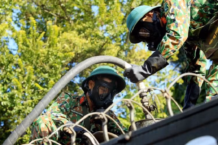 Hai Phong tiep tuc phun khu trung dien rong tren cac tuyen duong chinh