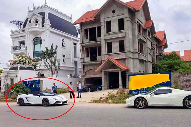 Đây là chiếc siêu xe mui trần Lamborghini Gallardo LP570-4 Spyder Performante duy nhất tại Việt Nam và được nhập khẩu không chính hãng cũng như quá trình mang xe về nước khá kín tiếng của một doanh nhân đến từ Hải Phòng. Chiếc đầu tiên thuộc phiên bản Gallardo LP560-4 Spyder nâng cấp đang có mặt trong bộ sưu tập siêu xe của ông Đặng Lê Nguyên Vũ.