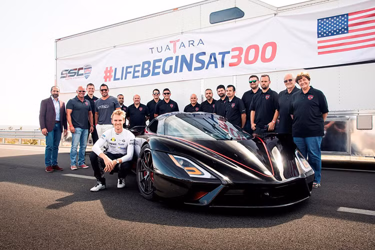 Bên cạnh kỷ lục “Xe sản xuất thương mại Nhanh nhất”, SSC Tuatara cũng đã phá những kỷ lục sau: “Dặm bay Nhanh nhất trên Đường Công cộng” ở 313,12 dặm/h, “Km bay Nhanh nhất trên Đường Công cộng” ở 517,16 km/h, và “Tốc độ Cao nhất trên Đường Công cộng” ở 532,93 km/h. Nói cách khác, đây là một thành tựu lớn với SSC, và họ vô cùng tự hào khi mang vinh quang về cho người Mỹ.