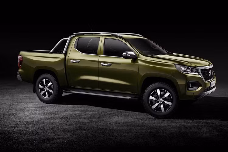 Tất cả các mẫu đều sở hữu chiều rộng 1,92 mét. Bản cabin đơn có chiều dài 5,39 mét trong bản cabin đôi có chiều dài 5,33 mét. 