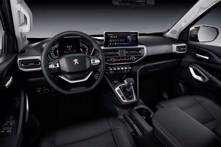 Xe có 3 chế độ lái gồm Sport (thể thao), Eco (tiết kiệm) và Sequential (tuần tự). Ngoài ra, Peugeot Landtrek còn có phiên bản động cơ diesel 1.9L, công suất 150 mã lực và mô-men xoắn 350 Nm, hệ dẫn động 4x2 hoặc 4x4. 