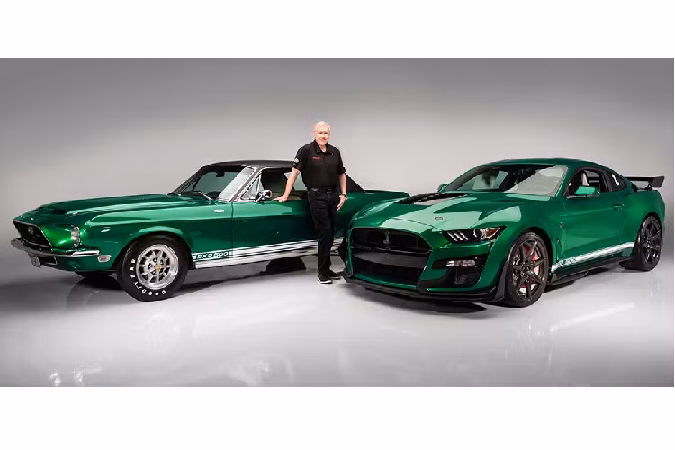 Mặc dù đã thắng đấu giá chiếc xe này cách đâu đúng một năm, đến nay, ông Craig Jackson mới chính thức được thấy chiếc Mustang của mình. Chiếc xe này được ông lựa chọn màu sơn Green Hornet và đây cũng sẽ là chiếc xe Ford Shelby GT500 độc nhất trên thế giới sở hữu màu sơn.