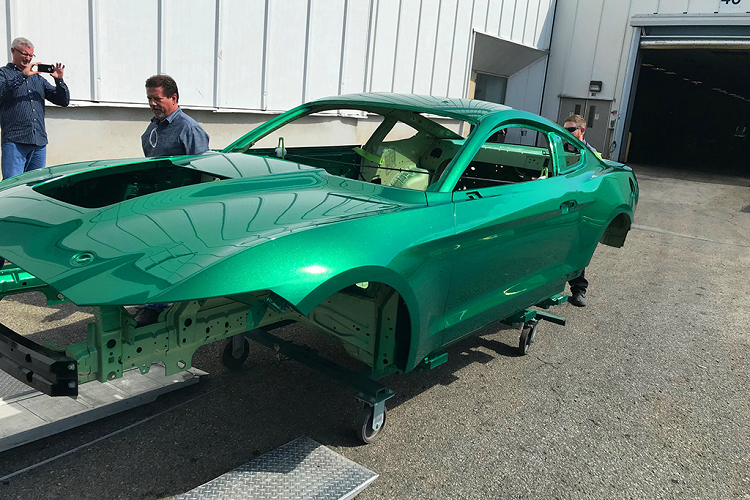 Ở phiên bản Shelby GT500 hoàn toàn mới, Ford đã trang bị cho chiếc xe này khối động cơ Predator V8 dung tích 5,2 lít siêu nạp. Khối động cơ này có công suất cực đại 760 mã lực và mô-men xoắn tối đa 847 Nm. Ford Shelby GT500 là một trong những mẫu xe mạnh mẽ nhất từng được Ford sản xuất thương mại. Không những thế, “siêu rắn” còn là một trong những chiếc nhanh nhất, nó có thể đạt tốc độ 100 km/h trong 3,5 giây, hoàn thành 1/4 dặm trong 11 giây.