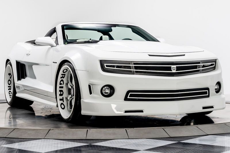 Chiếc Chevrolet Camaro đời 2011 này đang được rao bán trên Marshall Goldman ở Cleveland, Ohio với thẻ giá khá "chát" 189.900 USD (khoảng 4,395 tỷ đồng), nhưng bù lại xe đã được nâng cấp đáng kể.