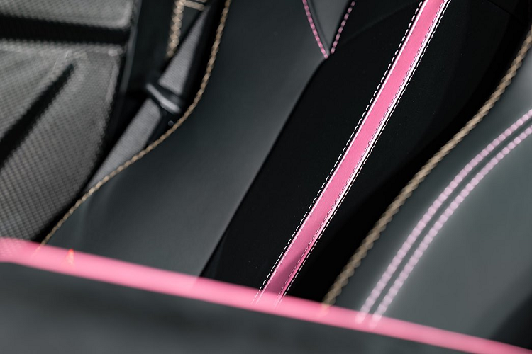 Trên phiên bản này, Lamborghini vẫn trang bị cho Aventador SVJ 63 động cơ V12, hút khí tự nhiên, dung tích 6.5 lít, tạo ra công suất tối đa 770 mã lực và mô-men xoắn cực đại 720 Nm. Xe vẫn có khả năng tăng tốc lên 100 km/h trong vòng 2,8 giây và tốc độ tối đa đạt được là 350 km/h.