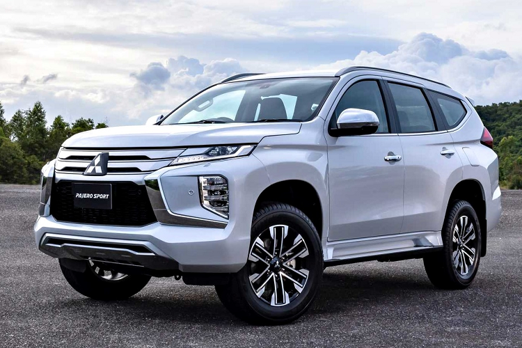 Ra mắt vào tháng sau, Mitsubishi Pajero Sport 2020 chắc chắn sẽ phải đối mặt với “người đồng hương” Toyota Fortuner 2021 mang nhiều điểm hấp dẫn ở ngoại thất, động cơ mạnh hơn (2.8L), trang bị an toàn cao hơn trước, Toyota Fortuner 2020 hứa hẹn cũng “chào sân” thị trường Việt vào tháng 9 này.