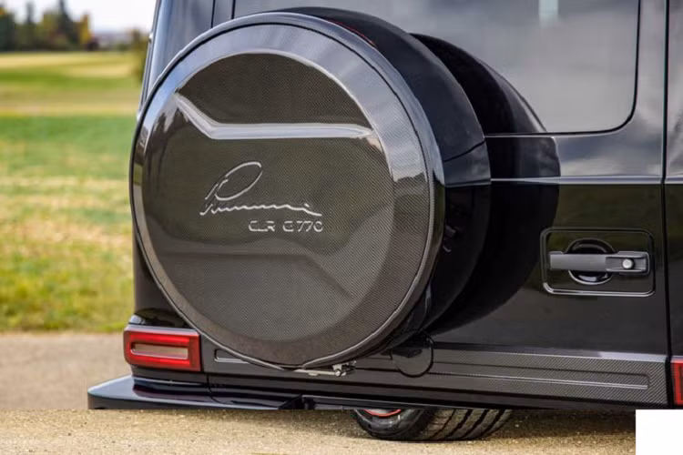 Cuối cùng, làm tròn bản độ là hệ thống ống xả hiệu suất cao cho G63, gồm hai bộ giảm thanh được điều khiển bằng cánh đảo gió để đưa khí đến ba cửa xả mỗi bên hông.