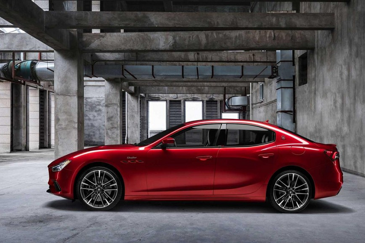 Hiện giá xe Maserati Ghibli Trofeo và Quattroporte Trofeo vẫn chưa được công bố. Vào hồi cuối năm 2019, mẫu SUV thể thao hạng sang Maserati Levante Trofeo đã chính thức ra mắt Việt Nam với giá lên đến 14 tỷ đồng.