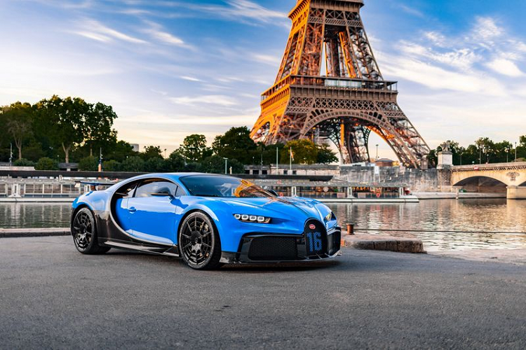 Giờ đây, khi hầu hết các quốc gia đã bắt đầu nới lỏng các biện pháp cách ly, Bugatti Chiron Pur Sport mới sẽ đến Thụy Sĩ, thông qua một chương trình đặc biệt. Đó là chuyến đi vòng quanh châu Âu của Bugatti Chiron Pur Sport, bắt đầu từ Paris, cùng một vài điểm dừng nữa trên đường đến Geneva, bao gồm London và Hamburg.