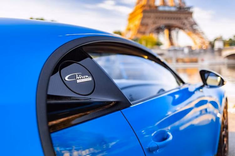 Siêu xe thể thao mới sở hữu sức mạnh lên tới 1.479 mã lực, đến từ khối động cơ tăng áp kép W16 8.0L - cỗ máy đặc trung của tất cả xe Bugatti hiện đại - nhưng đã được tinh chỉnh lại về hiệu suất hoạt động ở các dải vòng mua máy.