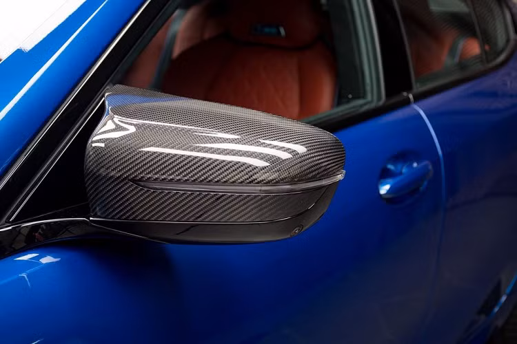 Chiếc xe này dường như còn được trang bị hệ thống phanh gốm carbon của BMW M với giá lên tới 8.150 USD (hơn 190 triệu đồng).