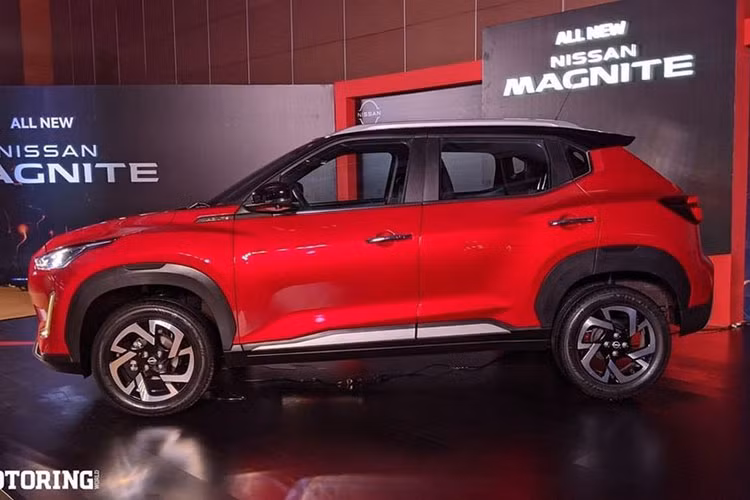 Theo đó, mẫu xe này sở hữu chiều dài 3.998 mm, rộng 1.758 mm, cao 1.572 mm và chiều dài cơ sở 2.500 mm. Với chiều dài chưa đến 4 mét, mẫu SUV cỡ B này đủ điều kiện để hưởng ưu đãi thuế của chính phủ Ấn Độ. Ngoài ra, mẫu SUV cỡ B này còn có gầm cao 205 mm, trọng lượng dao động từ 939 - 1.039 kg (tùy phiên bản) và thể tích khoang hành lý 336 lít.