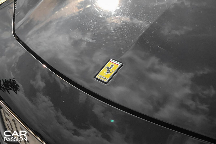 Bên cạnh đó, phần lớn những chiếc Ferrari 458 Italia tại Việt Nam đều được chủ nhân độ lại với nhiều đồ chơi đắt giá như bộ đôi 458 Italia độ Liberty Walk hiện đang định cư tại Hà Nội hay chiếc 458 độ Misha Designs của một doanh nhân tại Hải Phòng. Mặc dù vậy, vẫn có những chủ nhân yêu thích vẻ đẹp nguyên bản trên Ferrari 458 Italia vốn được đánh giá rất cao nhờ sở hữu những đường nét thiết kế đầy quyến rũ.