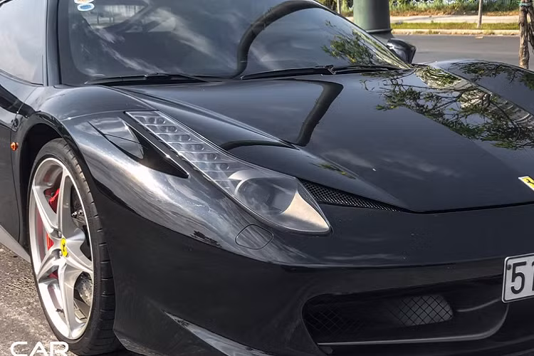 Với những ai hâm mộ siêu xe tại Việt Nam, cái tên 458 Italia chắc chắn không còn quá xa lạ khi số lượng xe được đưa về nước phục vụ khách hàng Việt là không ít. Tuy vậy, do đã có tuổi đời hơn 10 năm nên không còn nhiều xe được giữ ở tình trạng tốt nhất.