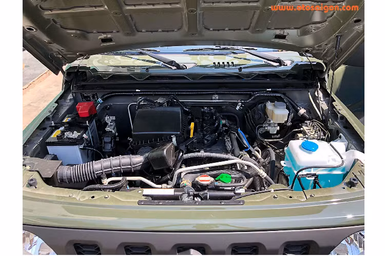 Để ra biển trắng, xe phải đóng nhiều thuế phí như trước bạ, biển số, đăng kiểm, bảo trì đường bộ,... như vậy giá xe Suzuki Jimny khi ra biển trắng rơi vào khoảng hơn 1,5 tỷ đồng, ngang ngửa mức giá lăn bánh của một chiếc Ford Everest Titanium Bi-Turbo 4x4 có giá niêm yết 1,399 tỷ đồng. Mặc dù mức giá khá cao, nhưng người chơi vẫn chấp nhận để đưa Jimny thế hệ mới về Việt Nam để đáp ứng sở thích chơi xe.