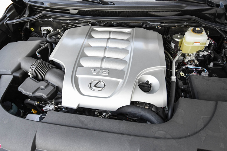 Lexus LX570 Super Sport 2021 vẫn được trang bị động cơ V8 5.7L, sản sinh công suất 367 mã lực, mô-men xoắn 530 Nm, hộp số tự động 8 cấp và hệ dẫn động 4WD, đi kèm nhiều lựa chọn chế độ lái và vượt địa hình.