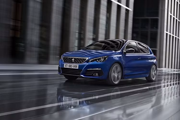 Một báo cáo cho biết mẫu xe Peugeot 308 hatchback thế hệ tiếp theo sẽ được giới thiệu vào mùa thu tới dưới dạng xe hatchback 5 cửa, phiên bản station wagon sẽ "nối gót" ra mắt vào đầu năm 2022. 