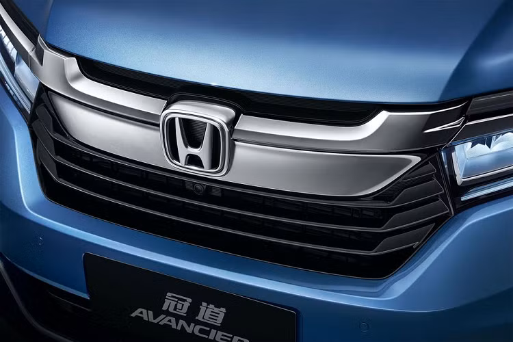 Các thay đổi này khiến thân xe dài hơn một chút với tổng số đo ở mức 4858 mm. Ngoài ra, một số tùy chọn màu sơn mới cũng xuất hiện trên model 2020.