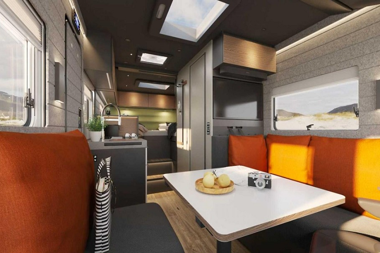 Không có gì nhiều để nói về ngoại thất của iSmove. Nó cơ bản là một chiếc xe cắm trại trông giống như một chiếc minibus mang hình dáng vuông vắn mà được chế tạo trên khung gầm Fiat Ducato. Tuy nhiên, nội thất của xe tỏ ra thú vị hơn nhiều, bắt đầu với những bức tường và tủ đồ có thể thu vào/mở ra một cách tự động của iSmove hoàn toàn mới.