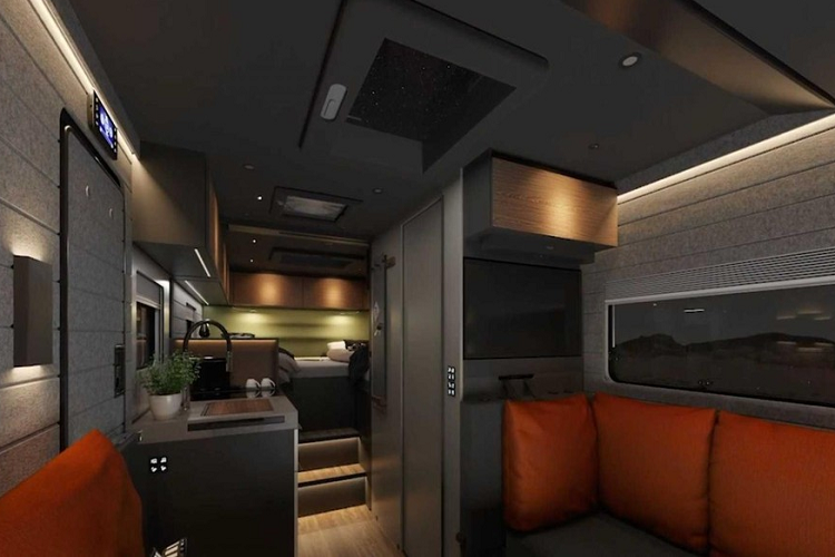 Trên mặt hình thức, người mua sẽ có bối cảnh tối màu, tấm ốp trần bằng chất liệu anthracite với tường bằng chất liệu nỉ tùy chọn, nhờ đó mà mang tới một cảm giác cao cấp cho toàn bộ cabin. Bạn cũng sẽ nhận thấy rằng các cánh cửa là dạng cửa liền không cửa sổ. Đối với những không gian chứa đồ, chúng được tích hợp vào các bức tường một cách khéo léo để không đập vào mắt người nhìn mọi lúc mọi chỗ.
