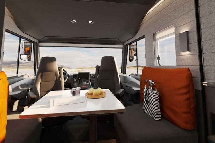 Phía trên khu vực ghế lái còn có một chiếc giường nâng lên/hạ xuống