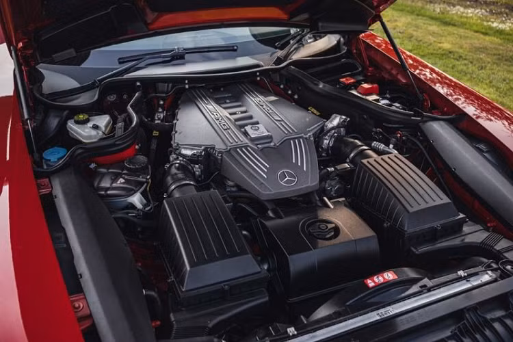 Chiếc Mercedes-Benz SLS AMG đời cũ trong bài được xuất xưởng vào năm 2011 và hiện đang chuẩn bị tham gia vào cuộc đấu giá trực tuyến của Silverstone Auction diễn ra vào ngày 13 và 14/11.