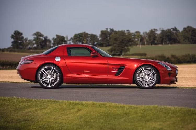 Mercedes-Benz SLS AMG này ban đầu được vận chuyển đến Nam Phi, sau đó di chuyển tới Anh sau năm 2016 và thuộc một phần bộ sưu tập tư nhân từ năm 2017.