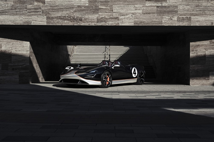 McLaren Elva sở hữu thiết kế mui trần với khoang lái mở, không hề có kính chắn gió hay kính cửa sổ. Bên cạnh đó, xe còn được trang bị hệ thống kiểm soát khí lưu thông minh AAMS giúp người lái cảm thấy thoải mái khi chạy ở tốc độ cao. Ở phần lớn các thị trường, kính chắn gió cố định sẽ được cung cấp cho McLaren Elva như trang bị tùy chọn. McLaren Elva được phát triển dựa trên hệ thống khung gầm và thân vỏ bằng sợi carbon siêu nhẹ. Người mua còn có thể chọn lựa kính chắn gió bằng carbon.