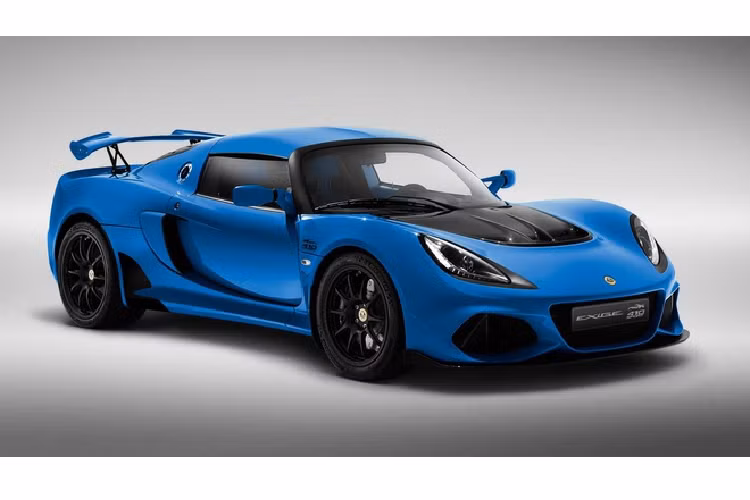 Đáng tiếc, sức mạnh động cơ không đổi, vẫn dùng lại của Exige Sport 410. Động cơ tăng áp V8 3.5L cho công suất 410 mã lực và 420 Nm, đi cùng hộp số sàn 6 cấp.