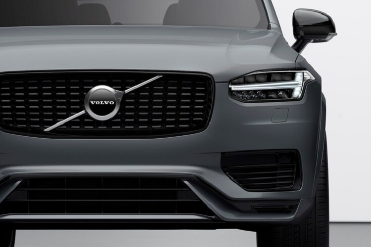 Tên mã T8 dùng để chỉ những mẫu xe dùng động cơ plug-in hybrid sẽ được sửa đổi thành Recharge, tiêu biểu là 2 bản Volvo S90 Recharge và XC90 Recharge, giá bán cũng sẽ được giảm.