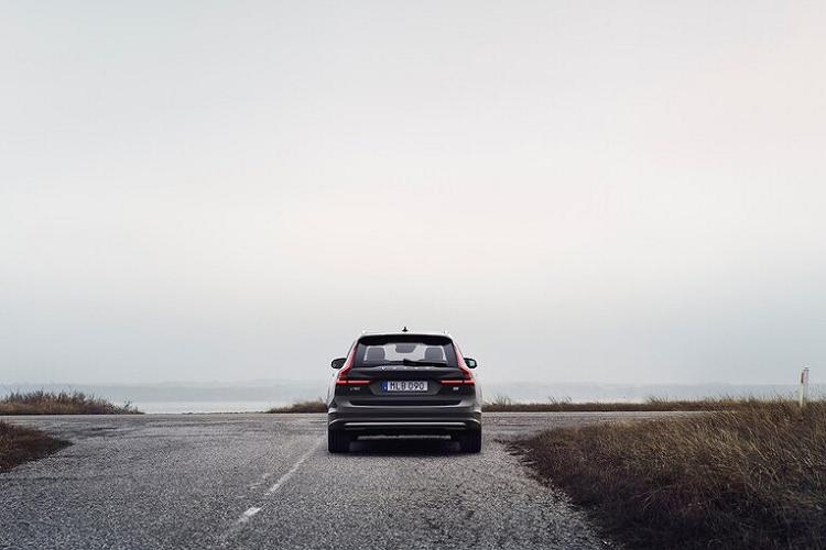 Xe cũng được trang bị dàn loa cao cấp Bowers &amp; Wilkins với hiệu ứng âm thanh vòm, có các tùy chọn âm thanh như phòng nhạc Jazz, mô phỏng theo các Club nhạc Jazz ở quê hương Gothenburg của Volvo.