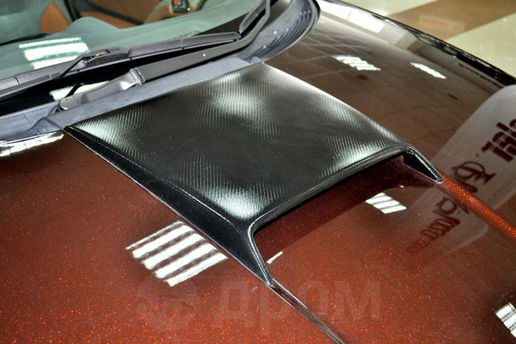 Theo đại lý ôtô này, chiếc Lexus LC 500 "giả cầy" được trang bị động cơ xăng 4 xi-lanh thẳng hàng, dung tích 1,8 lít, tạo ra công suất tối đa 180 mã lực, kết hợp cùng hộp số tự động 4 cấp và hệ dẫn động cầu sau. Đây vốn là hệ truyền động đặc trưng của dòng Toyota Celica thế hệ thứ 7, được bán trên thị trường từ năm 1999 - 2006.