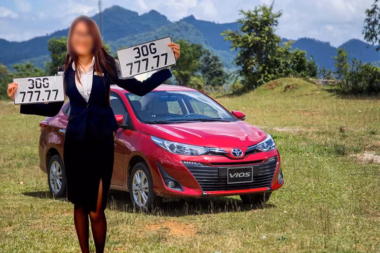 Xe binh dan Toyota Vios trung bien 